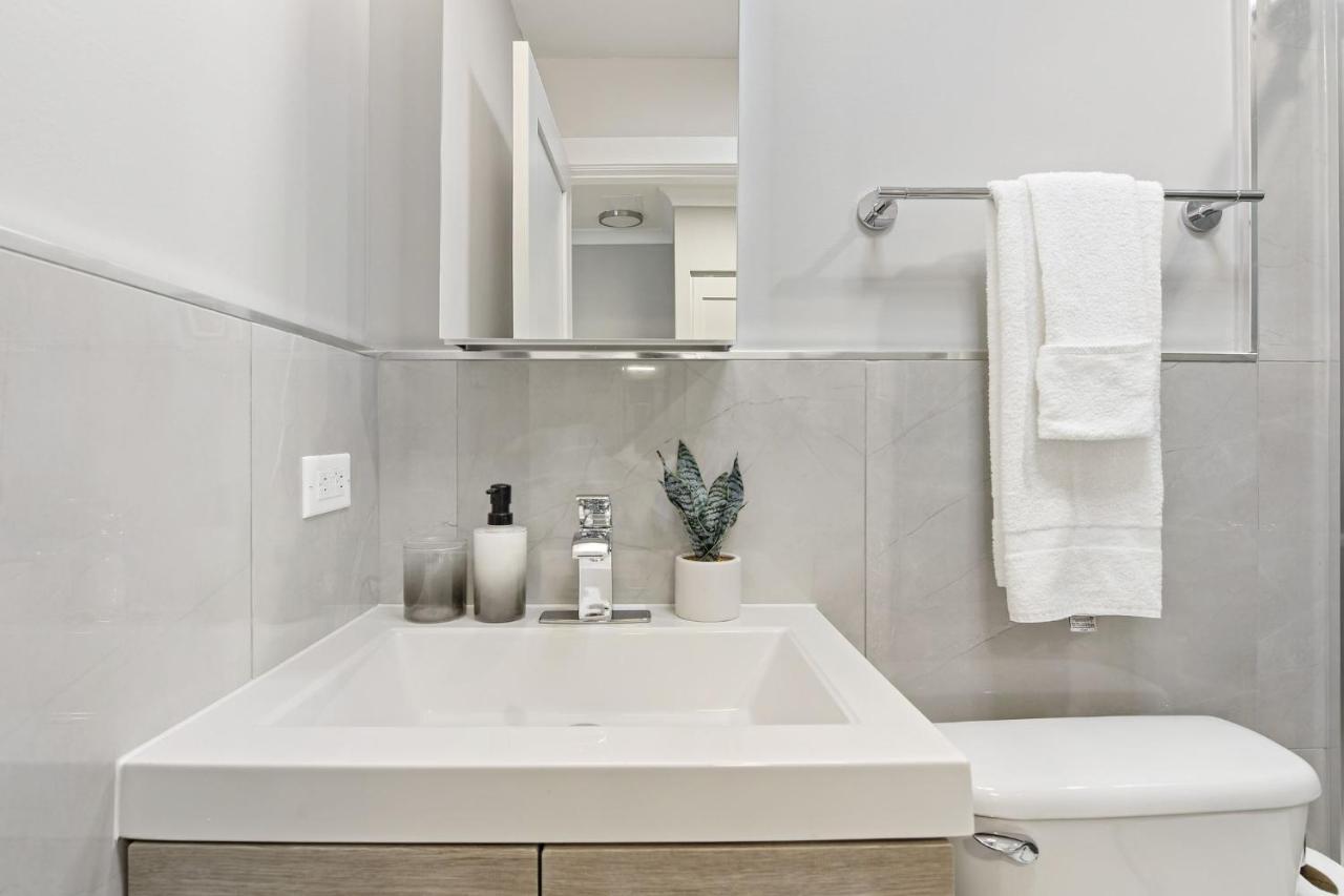 Sophisticated Studio Apartment With Modern Kitchen - Oakdale Od2 Rep Чикаго Экстерьер фото