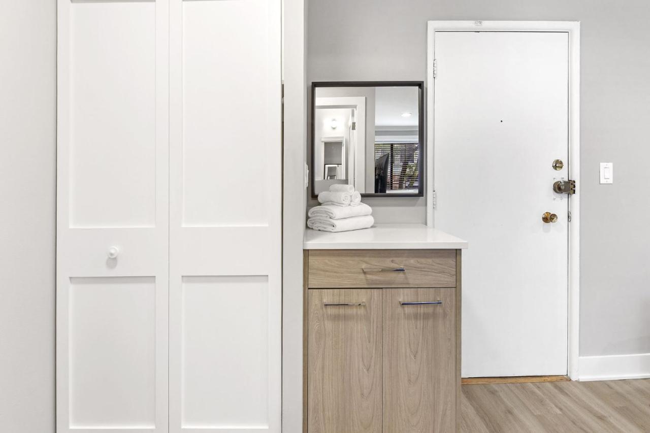 Sophisticated Studio Apartment With Modern Kitchen - Oakdale Od2 Rep Чикаго Экстерьер фото